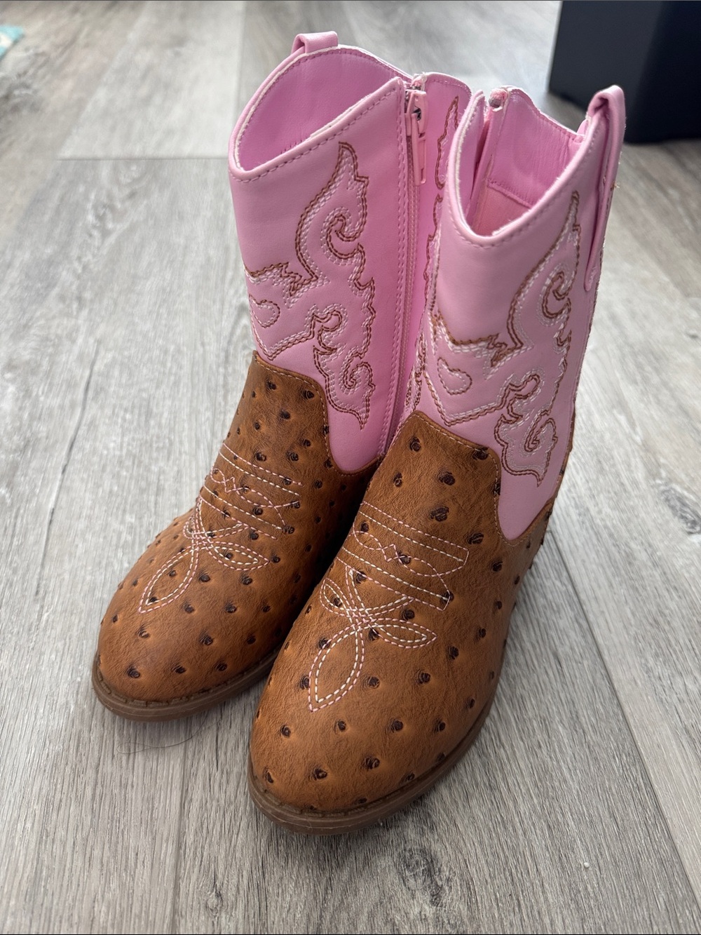 EUC Girls Two-Tone Pink & Brown Ostrich-Textured Cowboy Boots w/Side Zipper Sz 2